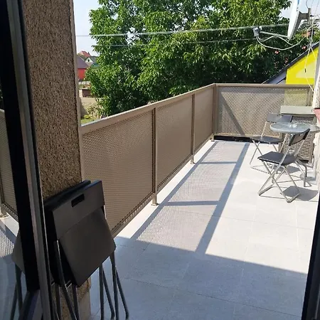 Alisa Apartments Kostomlaty nad Labem Exterior photo